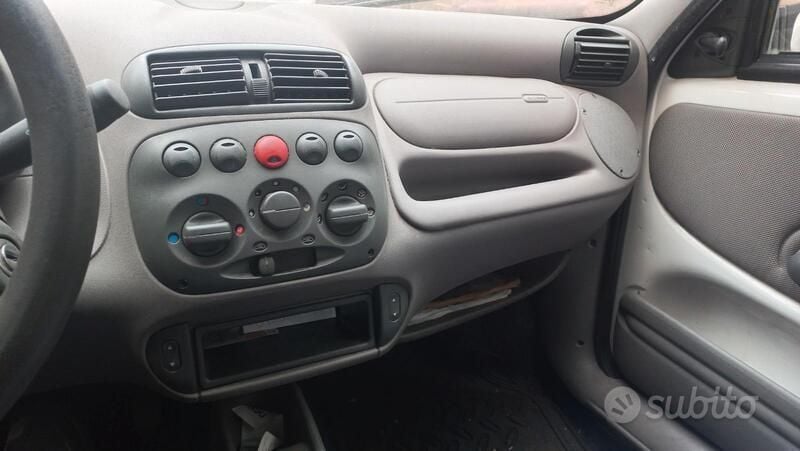 Usata Fiat 600 54 CV (39 kW) 2005 Bianco Utilitaria