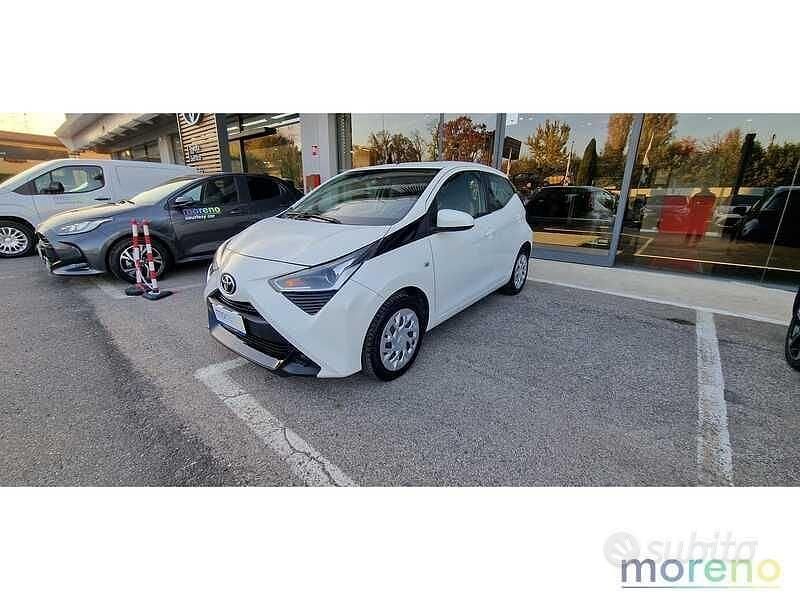 Bianco Usata 2021 Toyota Aygo X-play Due volumi | 12.390 € (Buon prezzo) - Immagine 1/4