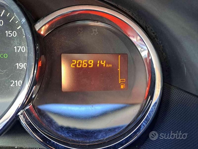 Usata Dacia Duster Lauréate 110 CV (80 kW) 2015 Nero SUV