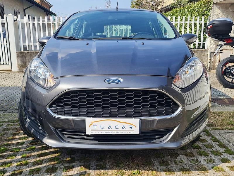 Usata Ford Fiesta Business Edition 75 CV (55 kW) 2016 Grigio Berlina