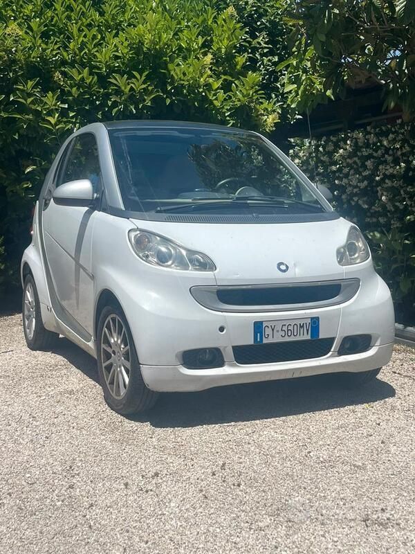 Usata 2009 Smart ForTwo Coupé Utilitaria | 4000 € (Buon prezzo) - Immagine 1/1
