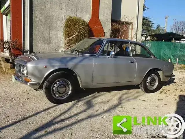 Begagnad Alfa Romeo 1750 Quadrifoglio 115 HK (84 kW) 1970 Grå Sedan
