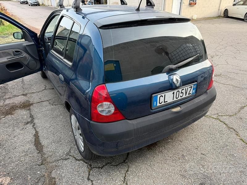 Usata Renault Clio II 58 CV (42 kW) 2004 Blu Berlina