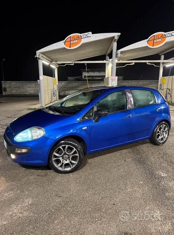 Blu Usata 2011 Fiat Punto Evo Due volumi | 4500 € (Buon prezzo) - Immagine 1/4