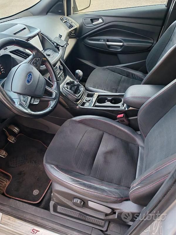 Usata Ford Kuga 120 CV (88 kW) 2018 Grigio SUV