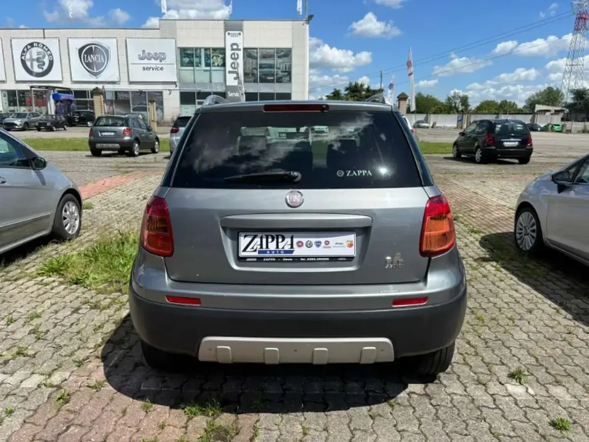 Usata Fiat Sedici 107 CV (78 kW) 2009 Grigio SUV