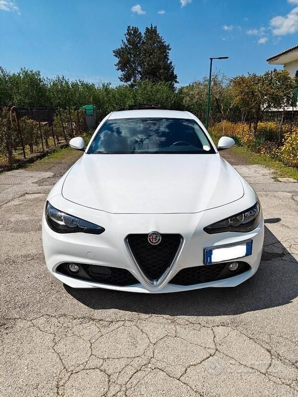 Usata Alfa Romeo Giulia 150 CV (110 kW) 2018 Bianco Berlina