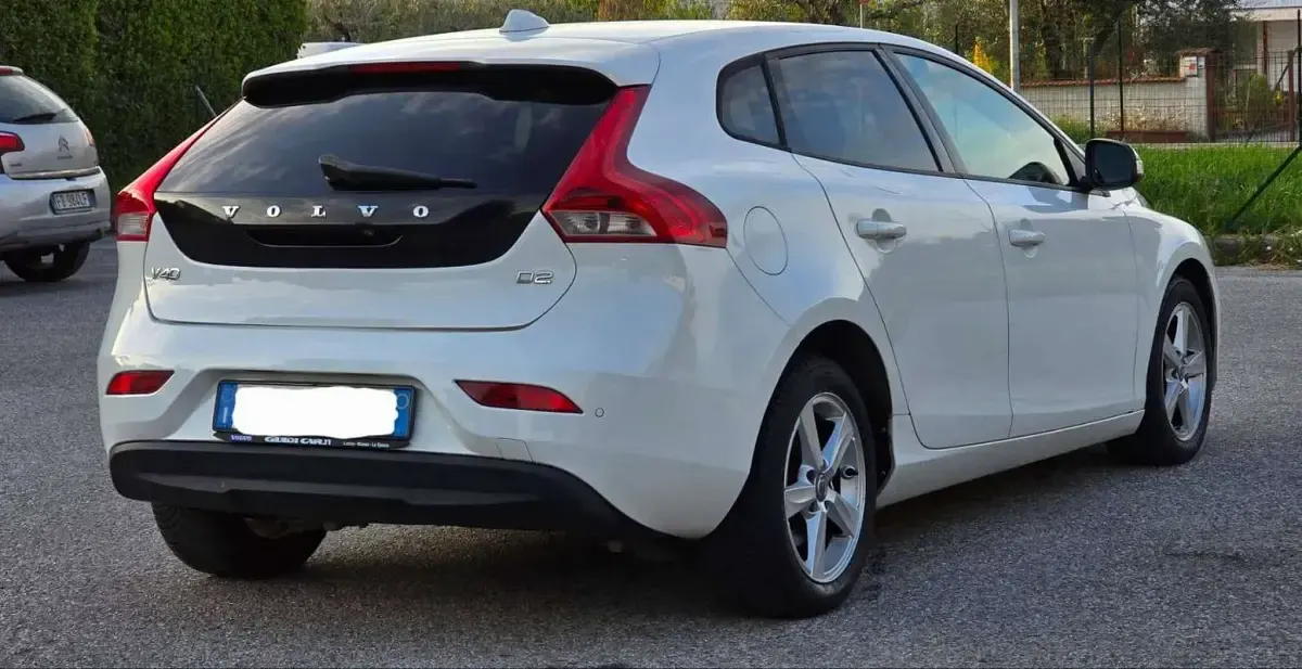 Usata Volvo V40 Plus 114 CV (83 kW) 2013 Bianco Berlina