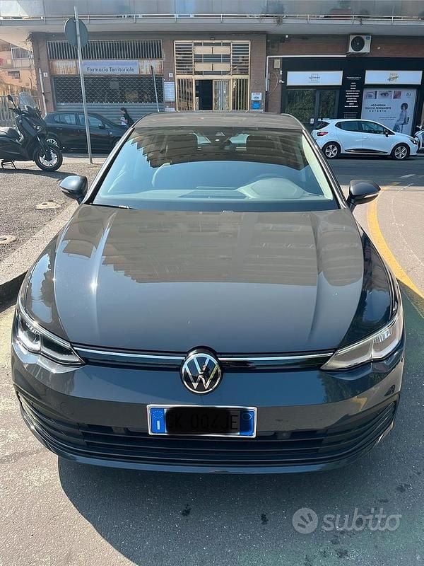 Usata VW Golf VIII Life 131 CV (96 kW) 2023 Grigio Berlina