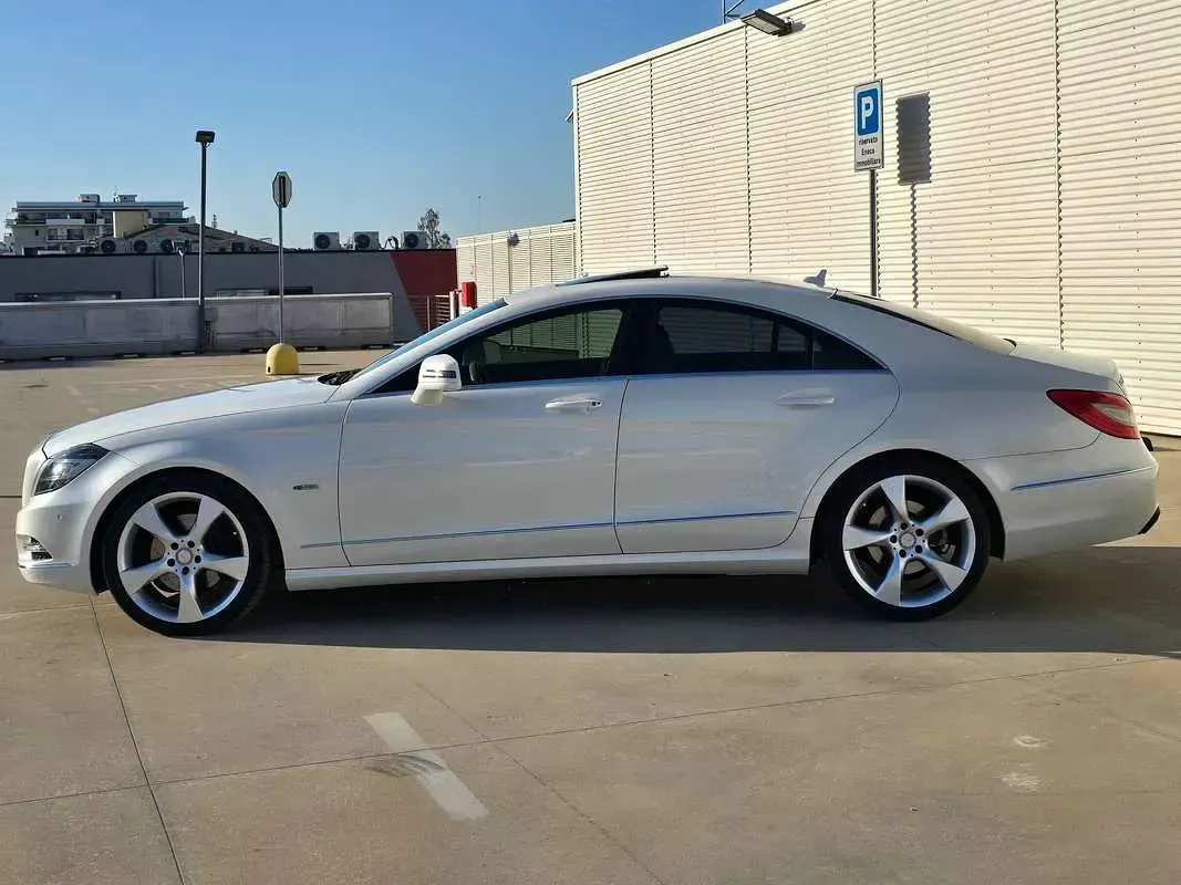 Usata Mercedes CLS350 265 CV (194 kW) 2012 Bianco Coupé