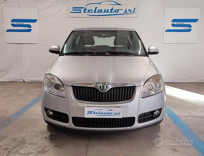 Grigio Usata 2009 Skoda Fabia Style Tre volumi | 3490 € (Buon prezzo) - Immagine 1/4