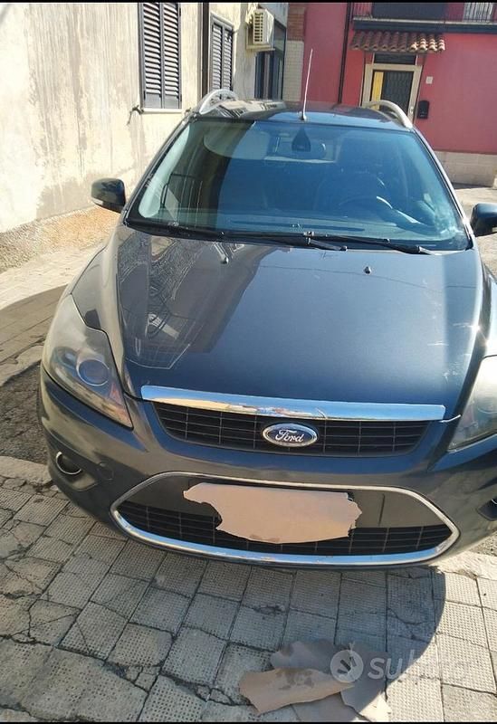 Grigio Usata 2009 Ford Focus Station wagon | 3500 € (Molto cara) - Immagine 1/4