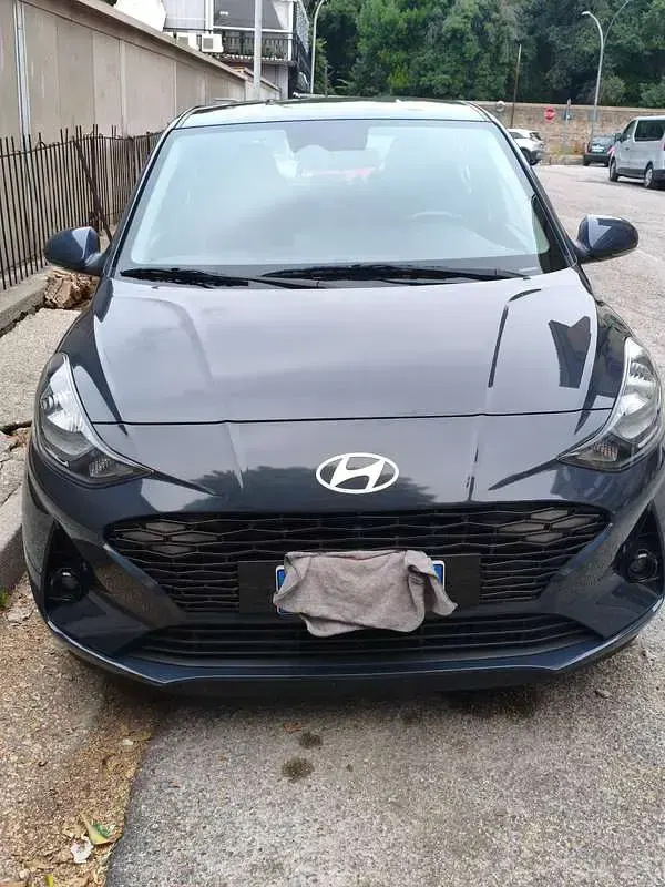 Usata Hyundai i10 67 CV (49 kW) 2023 Grigio Utilitaria