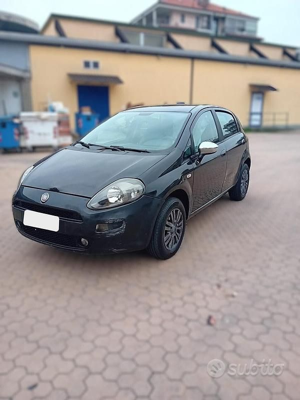 Usata Fiat Grande Punto 77 CV (56 kW) 2012 Nero Utilitaria