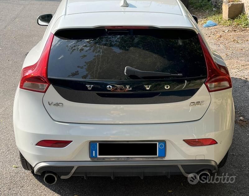 Usata Volvo V40 R-Design 120 CV (88 kW) 2017 Bianco Station wagon