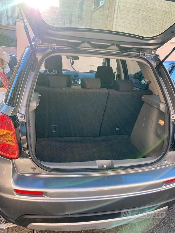 Usata Suzuki SX4 107 CV (78 kW) 2011 Grigio SUV