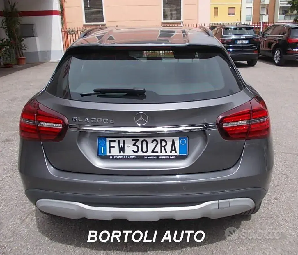 Usata Mercedes GLA200 Business 136 CV (100 kW) 2019 Grigio SUV