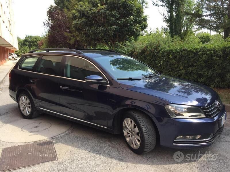 Usata VW Passat 105 CV (77 kW) 2013 Blu Station wagon