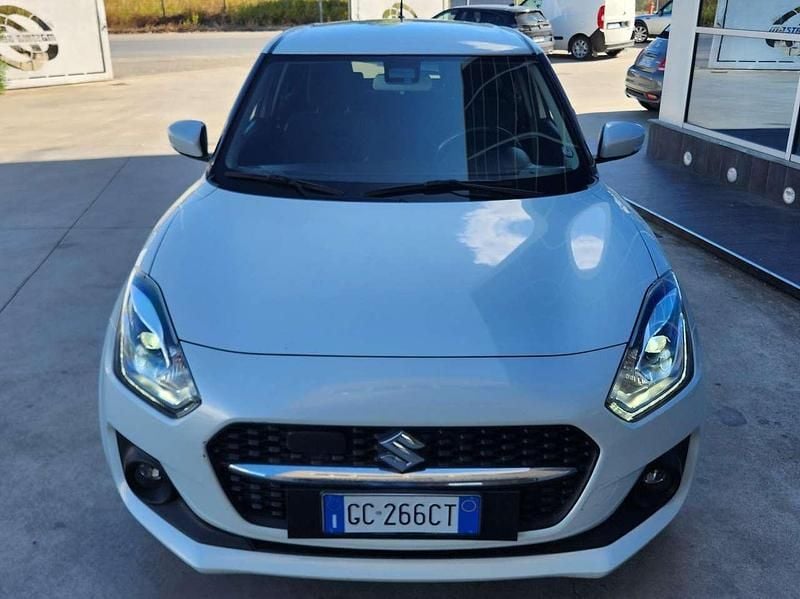 Bianco perlato Usata 2020 Suzuki Swift Cool Due volumi | 11.700 € (Buon prezzo) - Immagine 1/4