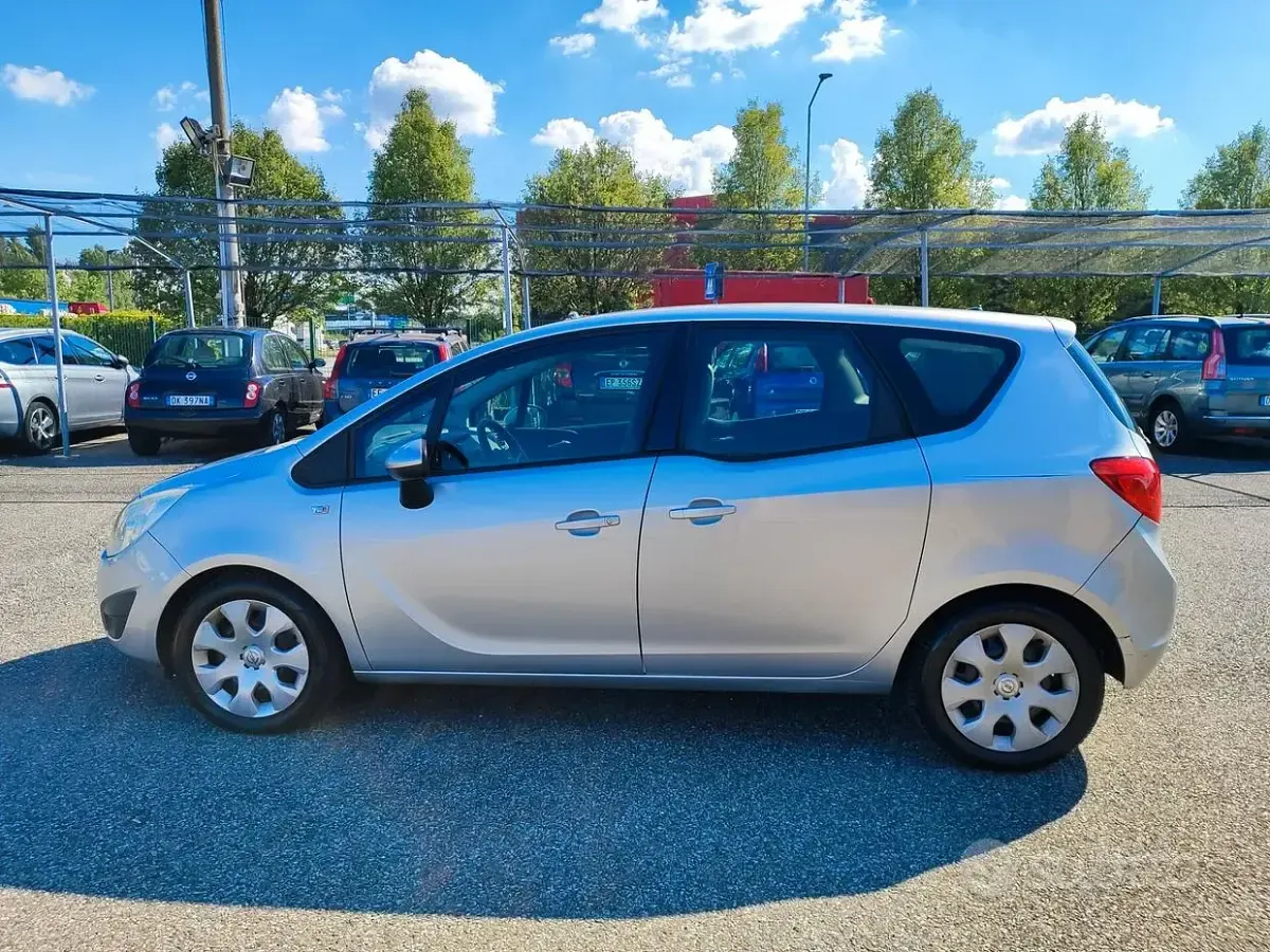 Usata Opel Meriva 110 CV (80 kW) 2011 Grigio Monovolume