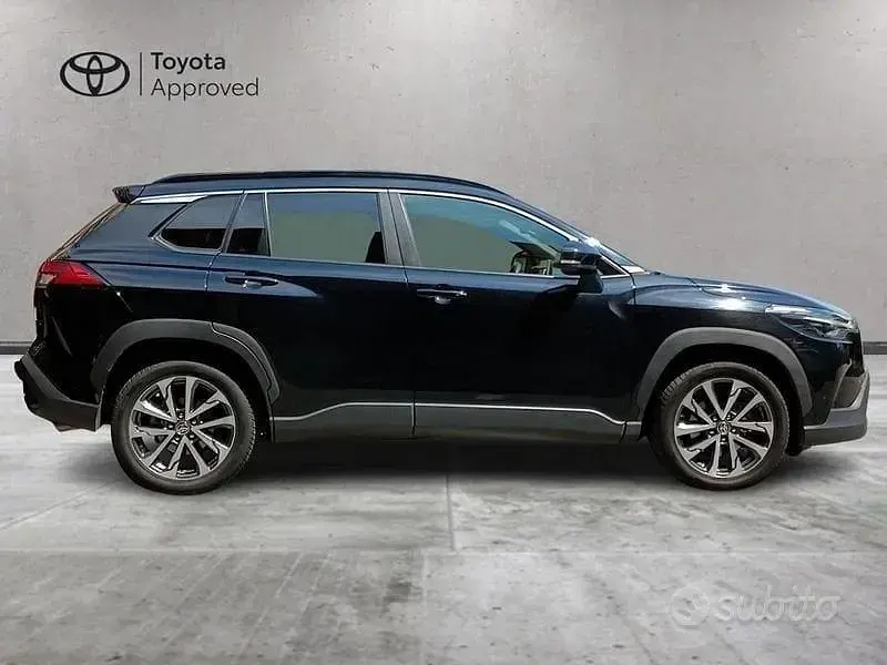 Usata Toyota Corolla Cross Lounge 197 CV (144 kW) 2023 Nero SUV