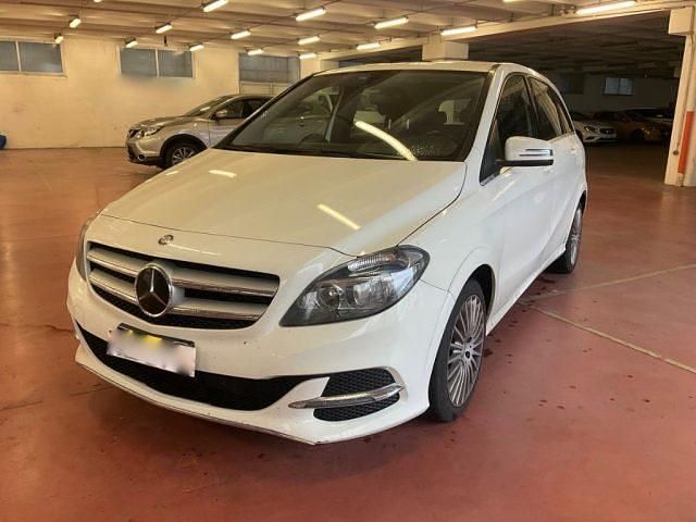 Usata Mercedes B200 156 CV (114 kW) 2015 Bianco Monovolume