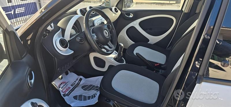 Usata Smart ForFour Passion 71 CV (52 kW) 2016 Bianco Utilitaria