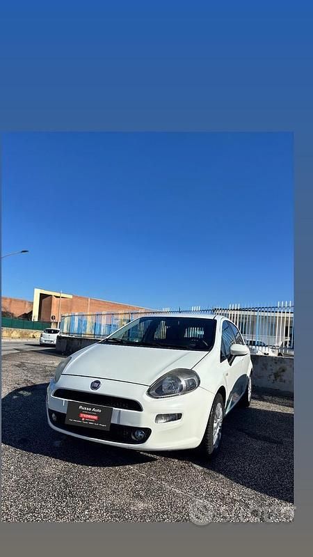 Usata Fiat Grande Punto 69 CV (50 kW) 2012 Bianco Utilitaria