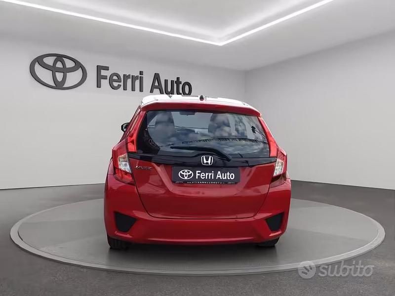 Usata Honda Jazz Trend 102 CV (75 kW) 2017 Rosso Utilitaria