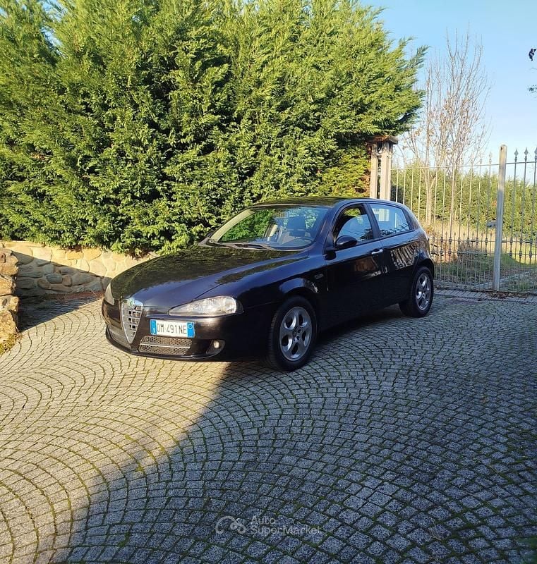 Gray Usata 2010 Alfa Romeo 147 Due volumi | 1900 € (Ottimo prezzo) - Immagine 1/4