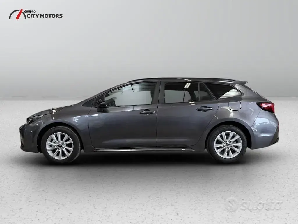 Nuova Toyota Corolla Active 140 CV (102 kW) 2026 Grigio Station wagon