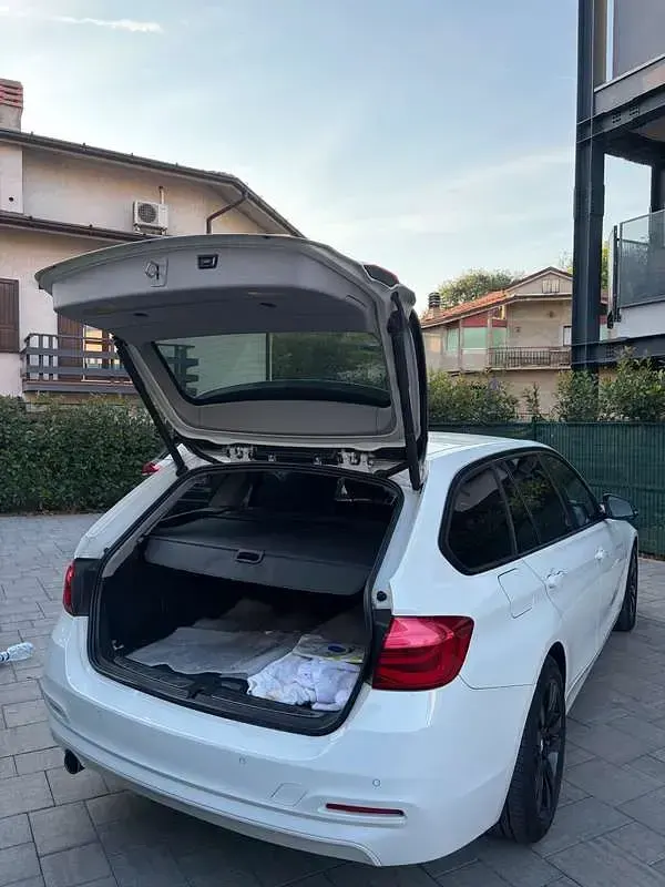 Usata BMW 318 Efficient Dynamics 150 CV (110 kW) 2016 Bianco Station wagon