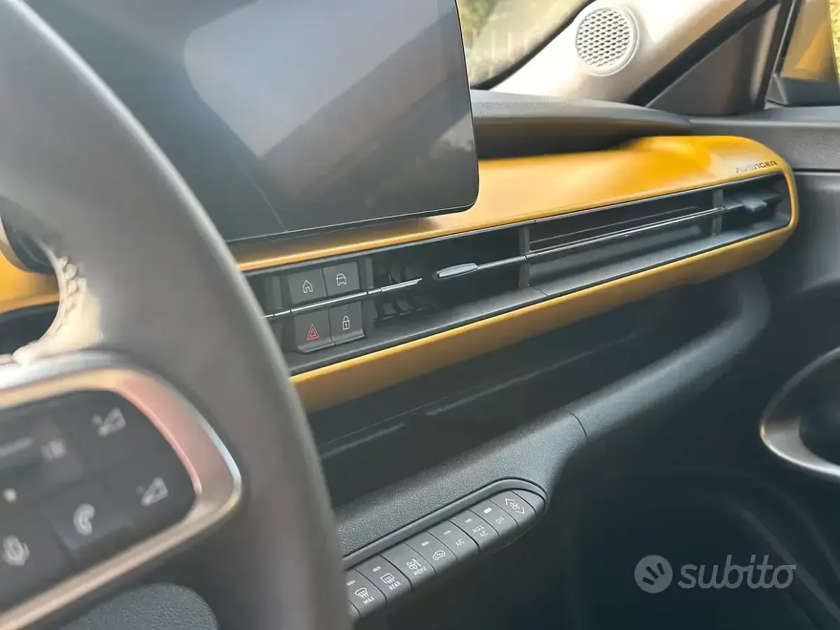 Usata Jeep Avenger Summit 61 kW (84 CV) 2023 Nero SUV