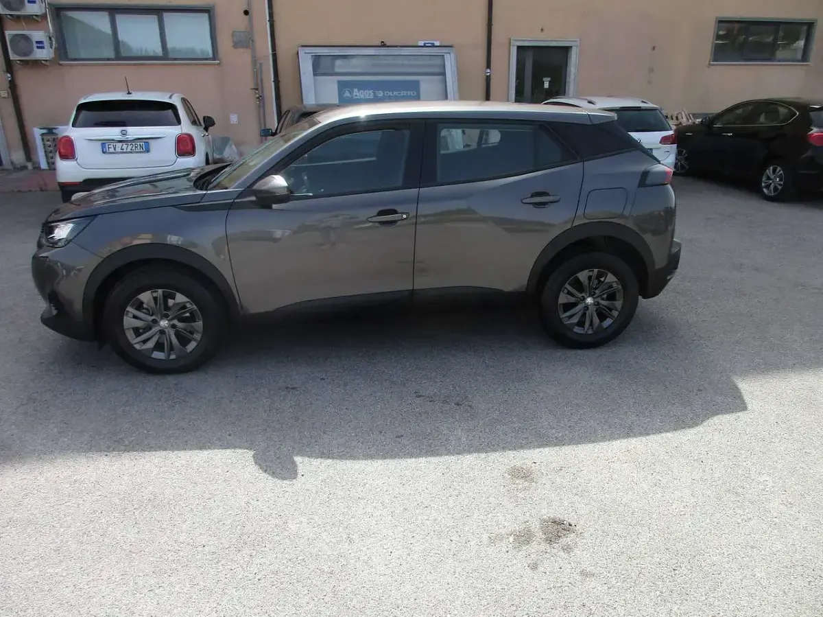 Usata Peugeot 2008 Active 102 CV (75 kW) 2021 Grigio SUV
