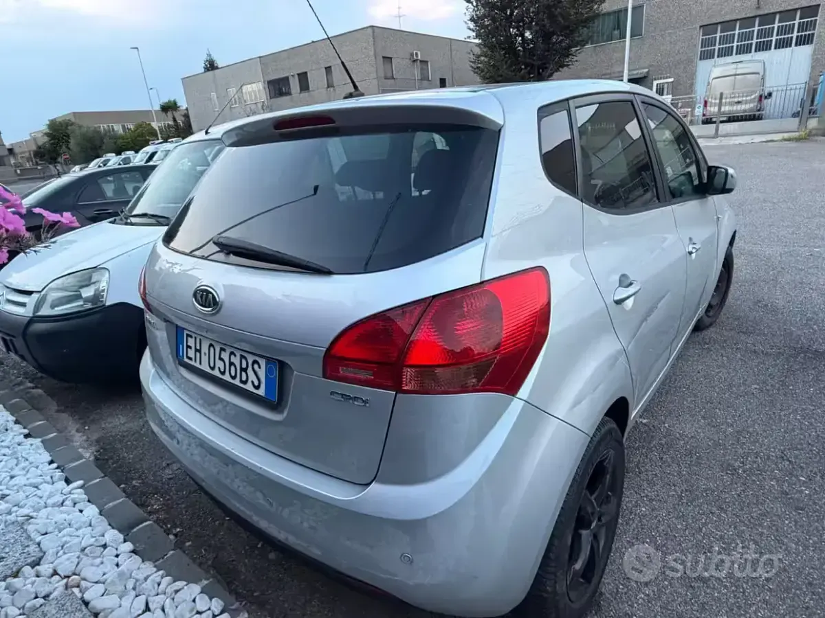 Usata Kia Venga 90 CV (66 kW) 2011 Grigio Utilitaria