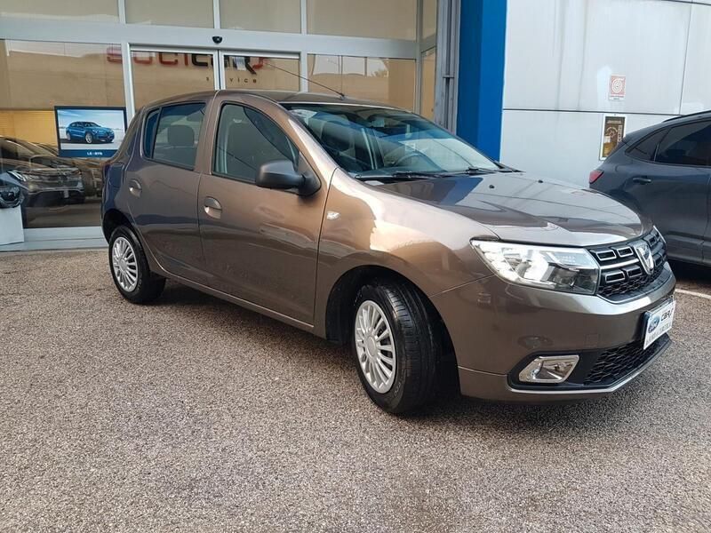 Usata Dacia Sandero Essentiel 73 CV (53 kW) 2018 Bronzo Utilitaria