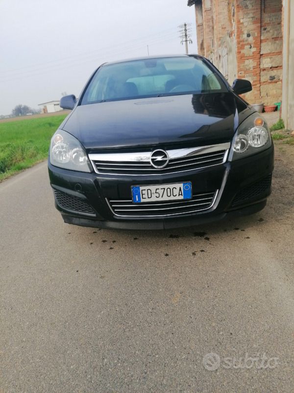Usata Opel Astra 101 CV (74 kW) 2010 Nero Station wagon