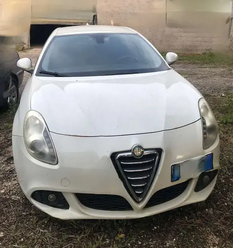 Usata Alfa Romeo Giulietta Distinctive 205 CV (150 kW) 2013 Bianco Utilitaria