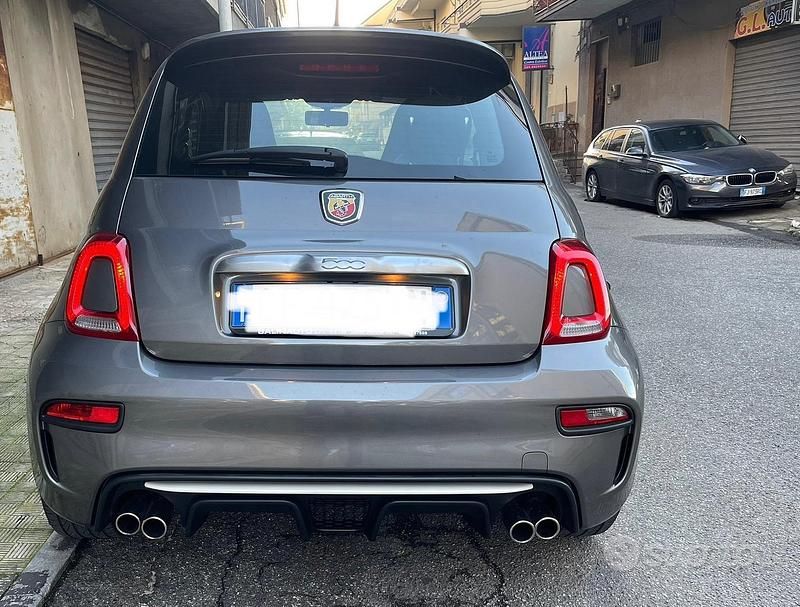 Begagnad Abarth 595 Turismo 165 HK (121 kW) 2022 Grå Sedan