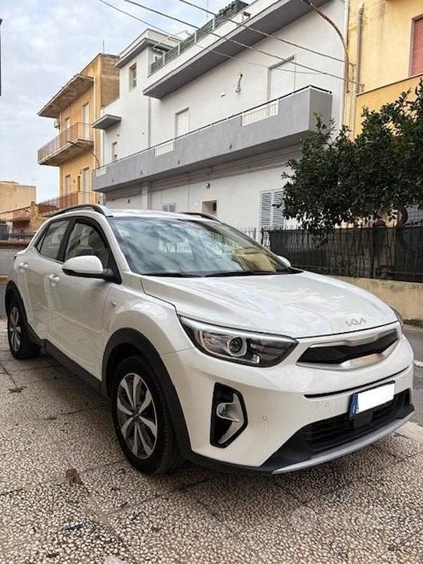 Usata Kia Stonic Style 84 CV (61 kW) 2022 Bianco SUV