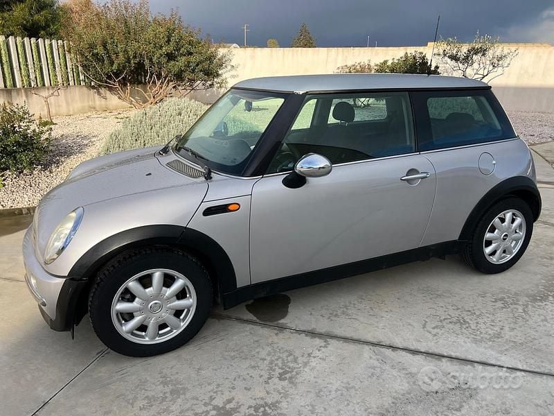 Begagnad Mini Cooper 90 HK (66 kW) 2004 Grå Halvkombi