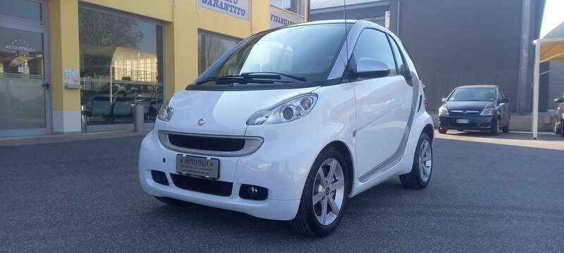 Bianco pastello Usata 2011 Smart ForTwo Coupé Pulse Due volumi | 6990 € (Cara) - Immagine 1/4