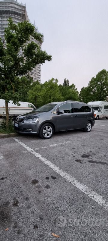 Grigio Usata 2017 VW Sharan Highline Monovolume | 21.500 € (Cara) - Immagine 1/4