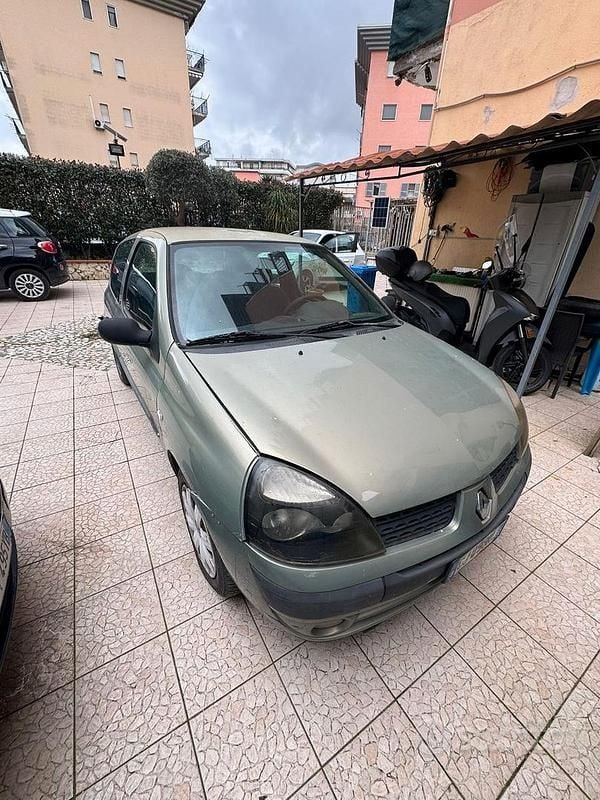 Usata Renault Clio II 82 CV (60 kW) 2003 Verde Utilitaria