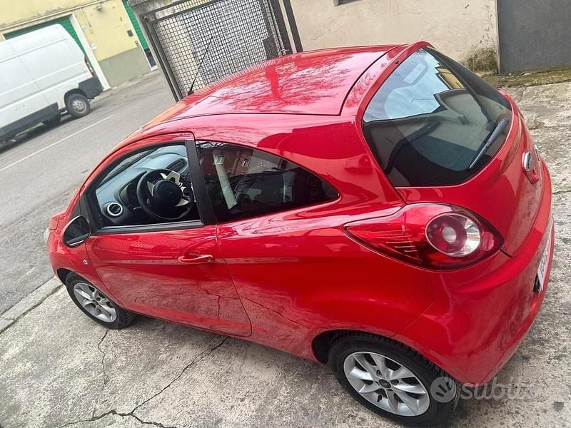 Usata Ford Ka 69 CV (50 kW) 2014 Rosso Berlina