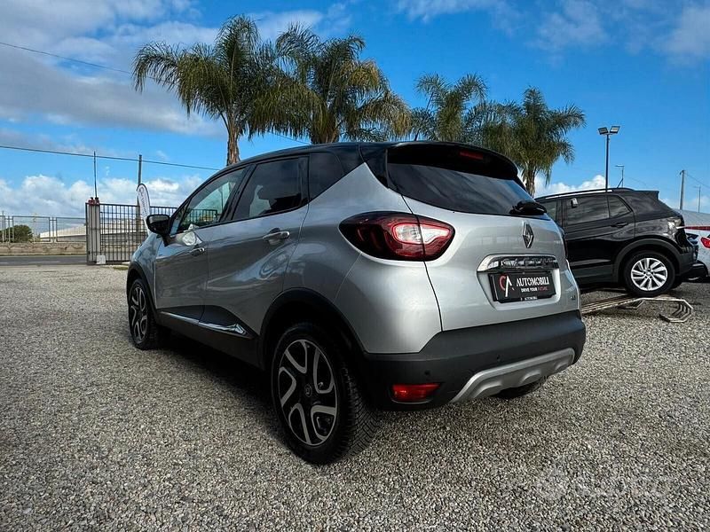 Usata Renault Captur 110 CV (80 kW) 2017 Grigio SUV