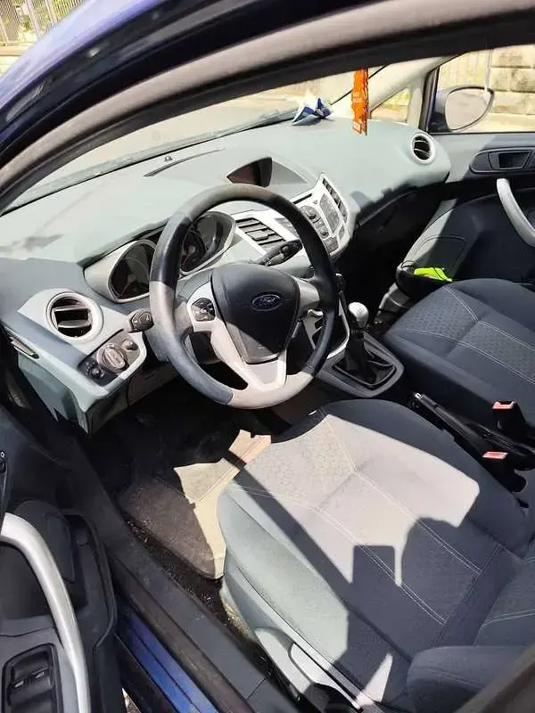 Usata Ford Fiesta Titanium 68 CV (50 kW) 2010 Blu/azzurro Berlina