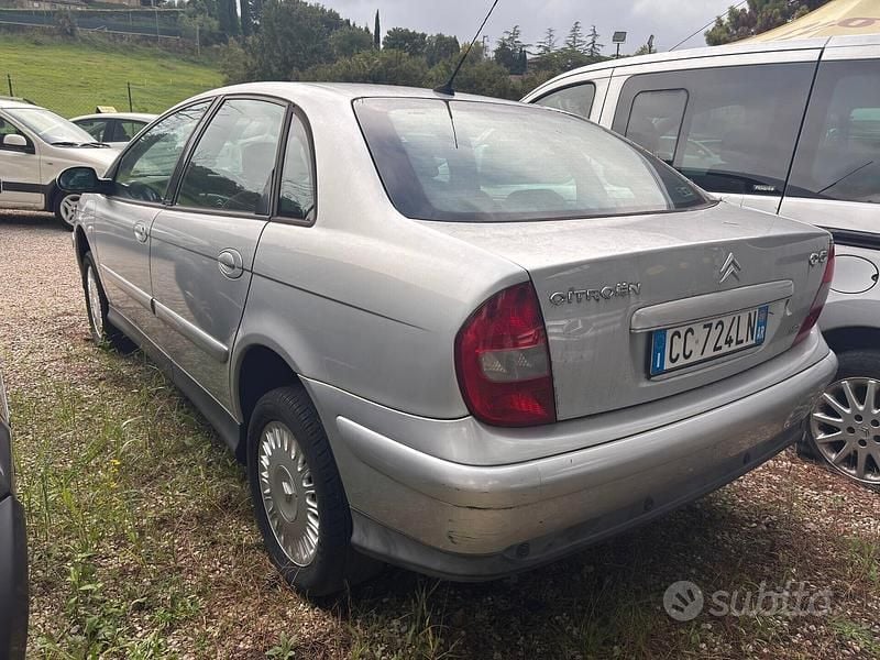 Usata Citroën C5 Exclusive 133 CV (97 kW) 2003 Gray Berlina