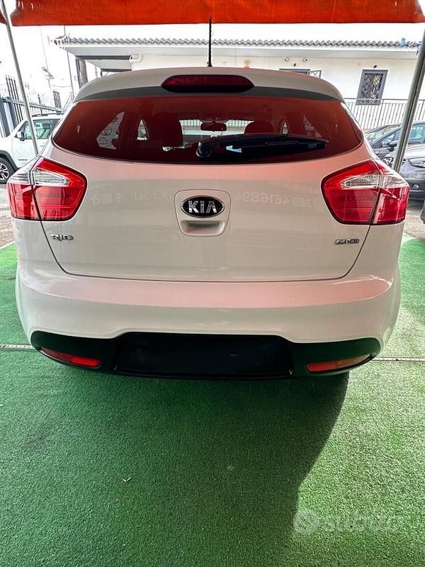 Usata Kia Rio 74 CV (54 kW) 2014 Bianco Berlina