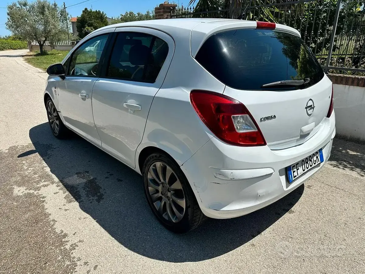 Usata Opel Corsa 80 CV (58 kW) 2010 Bianco Utilitaria